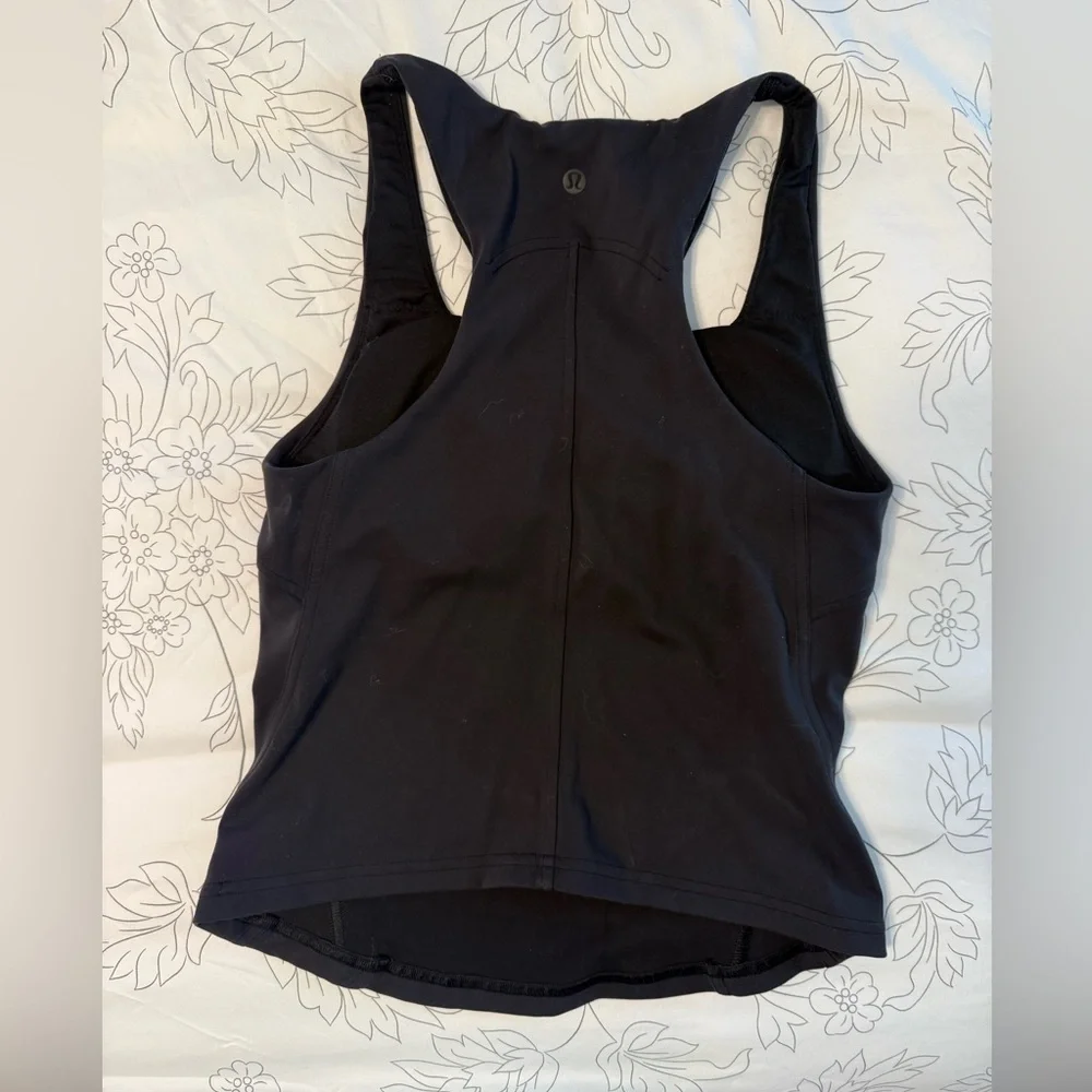 LULULEMON 🍋 Fitted bra tank- black 🖤 ! Women’s size 6 - Picture 3 of 4